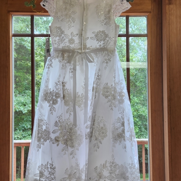 Chantilly Place Girls Formal, Jr. Bridesmaid Dresses, Size 10 White - Picture 5 of 15